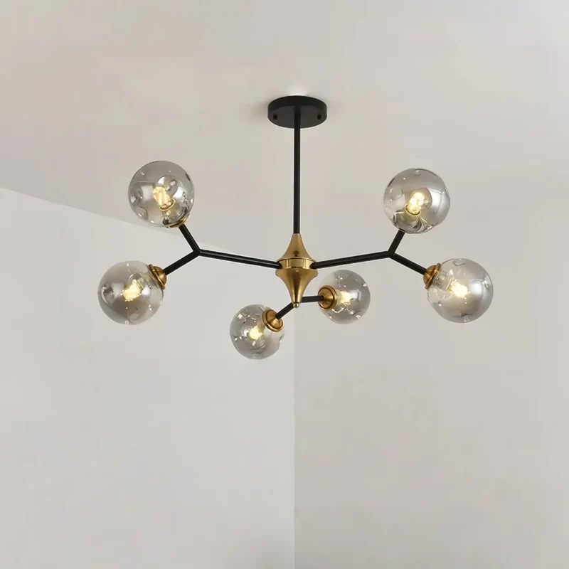 Moderner LED-Kronleuchter mit Glaskugeln für Wohnzimmer
