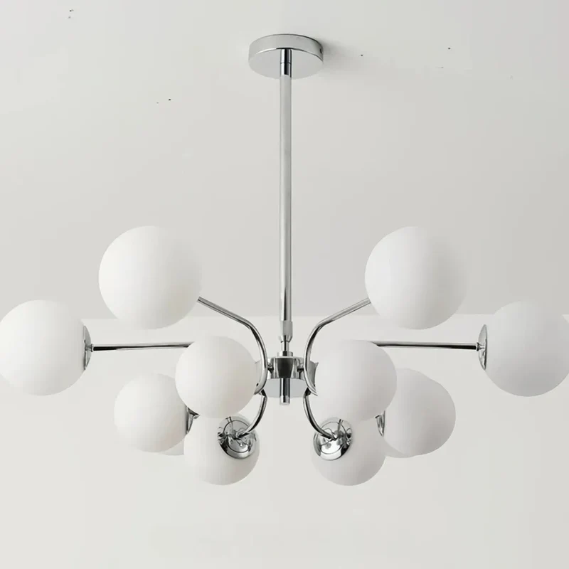 Moderner Kronleuchter im Opalglas Kugeldesign für Wohnzimmer