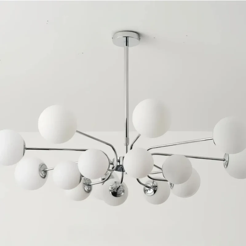Moderner Kronleuchter im Opalglas Kugeldesign für Wohnzimmer