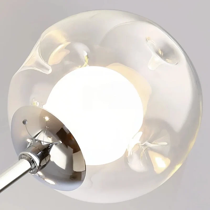 Moderner Kronleuchter in Silber mit Glaskugeln fürs Wohnzimmer
