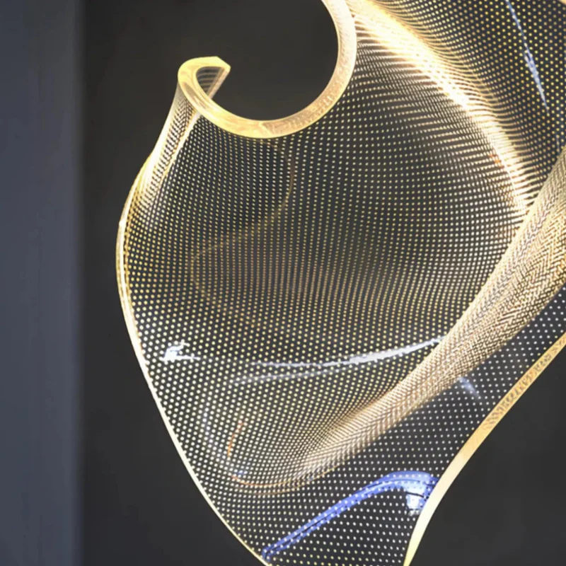 Moderner langer Kronleuchter in Gold fürs Wohnzimmer
