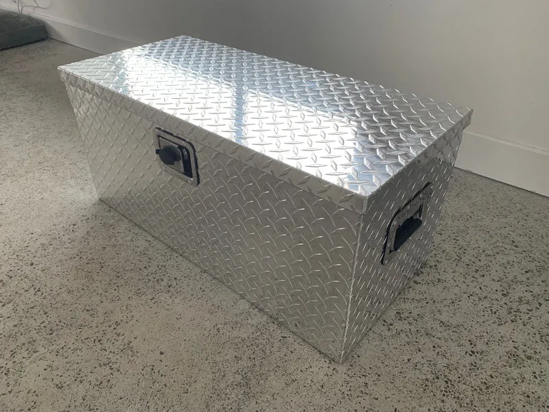 Große Anhänger-Aufbewahrungsbox aus Aluminium mit Riffelblech / 810 x 372 x 370 mm