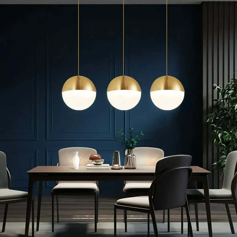 Moderne Glaskugel-Pendelleuchte für das Esszimmer