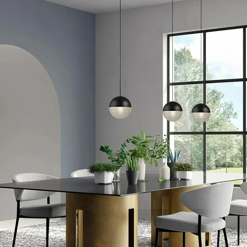 Moderne Glaskugel-Pendelleuchte für das Esszimmer