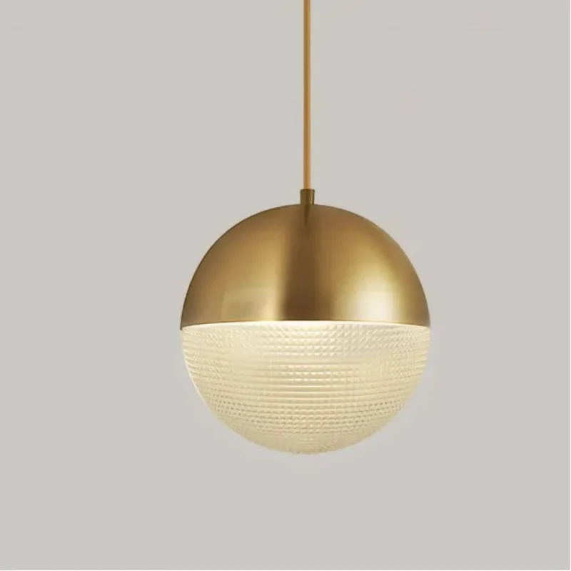 Moderne Glaskugel-Pendelleuchte für das Esszimmer
