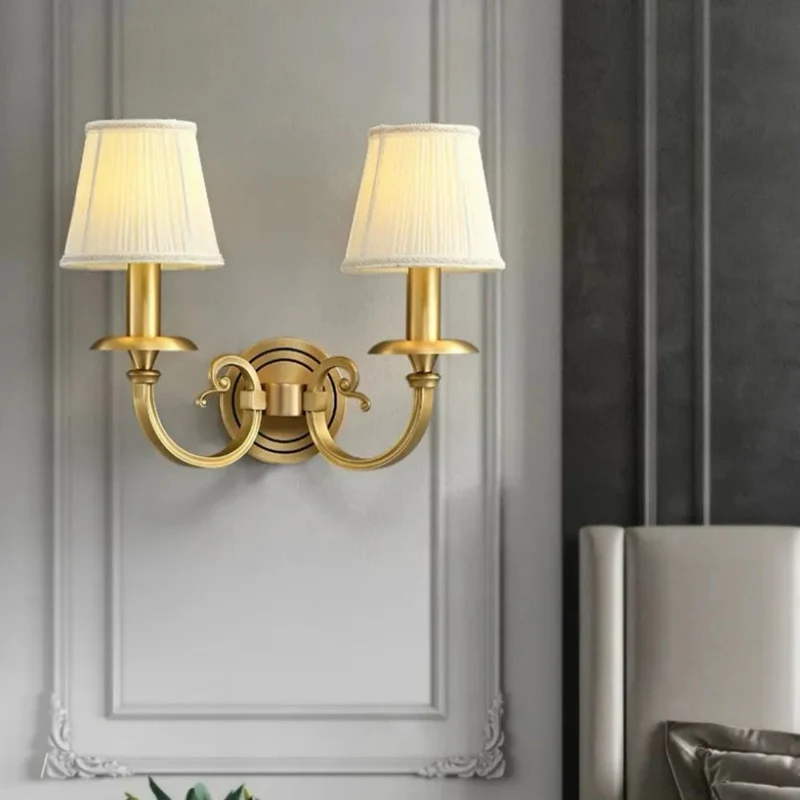 Vintage Wandleuchte aus Metall mit Stoffschirm fürs Wohnzimmer
