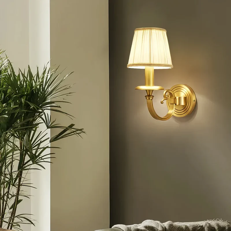 Vintage Wandleuchte aus Metall mit Stoffschirm fürs Wohnzimmer