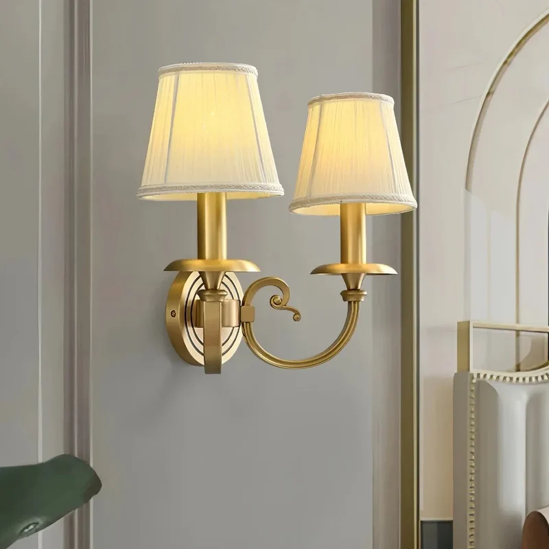 Vintage Wandleuchte aus Metall mit Stoffschirm fürs Wohnzimmer