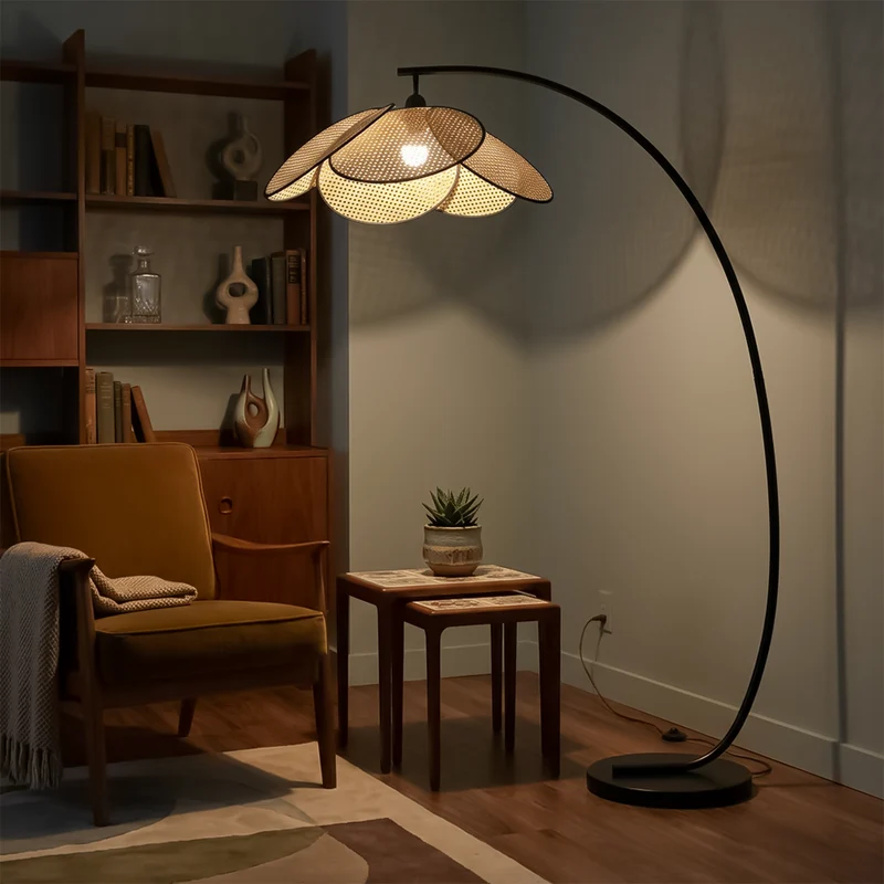 Stehlampe mit Zeitlosem Design für modernes Interieur – Novela