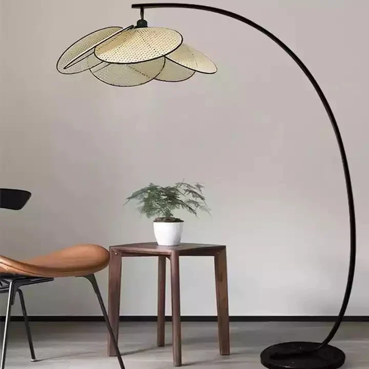 Stehlampe mit Zeitlosem Design für modernes Interieur – Novela