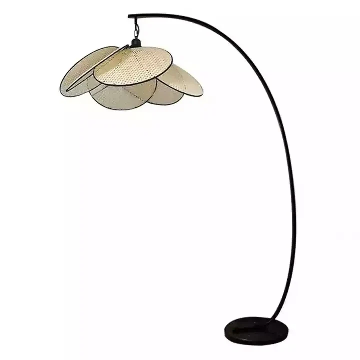 Stehlampe mit Zeitlosem Design für modernes Interieur – Novela