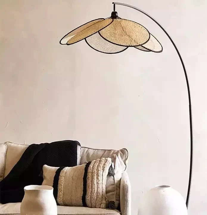 Stehlampe mit Zeitlosem Design für modernes Interieur – Novela