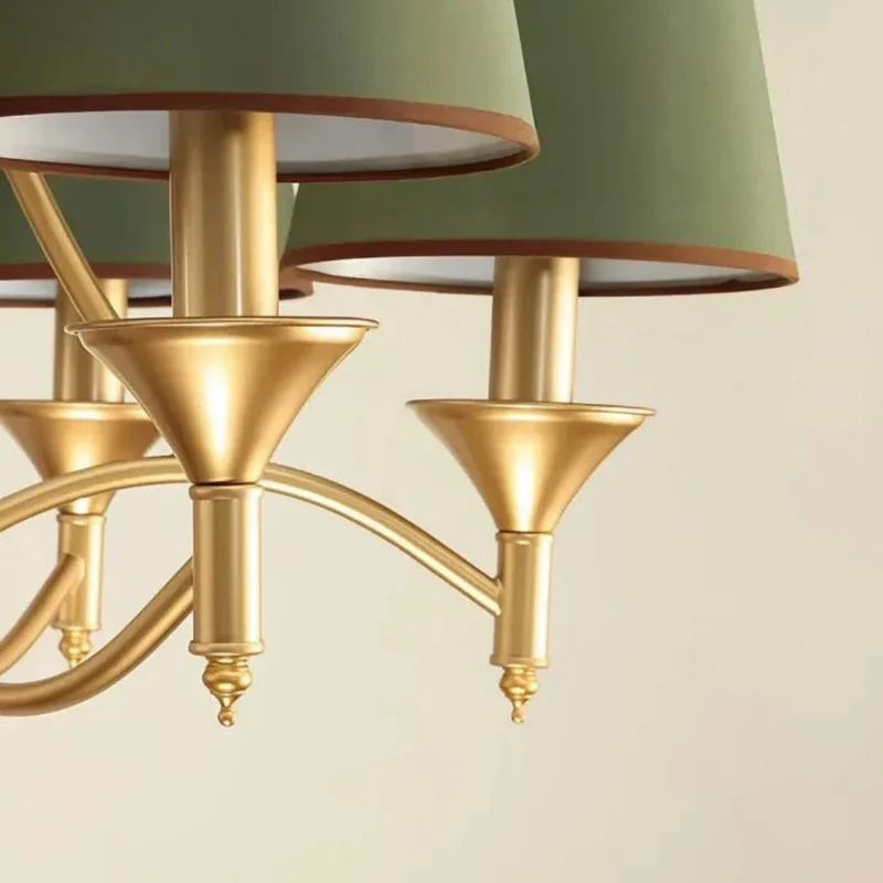 Vintage Kronleuchter mit Stoffschirmen, dimmbar, ideal für das Wohnzimmer