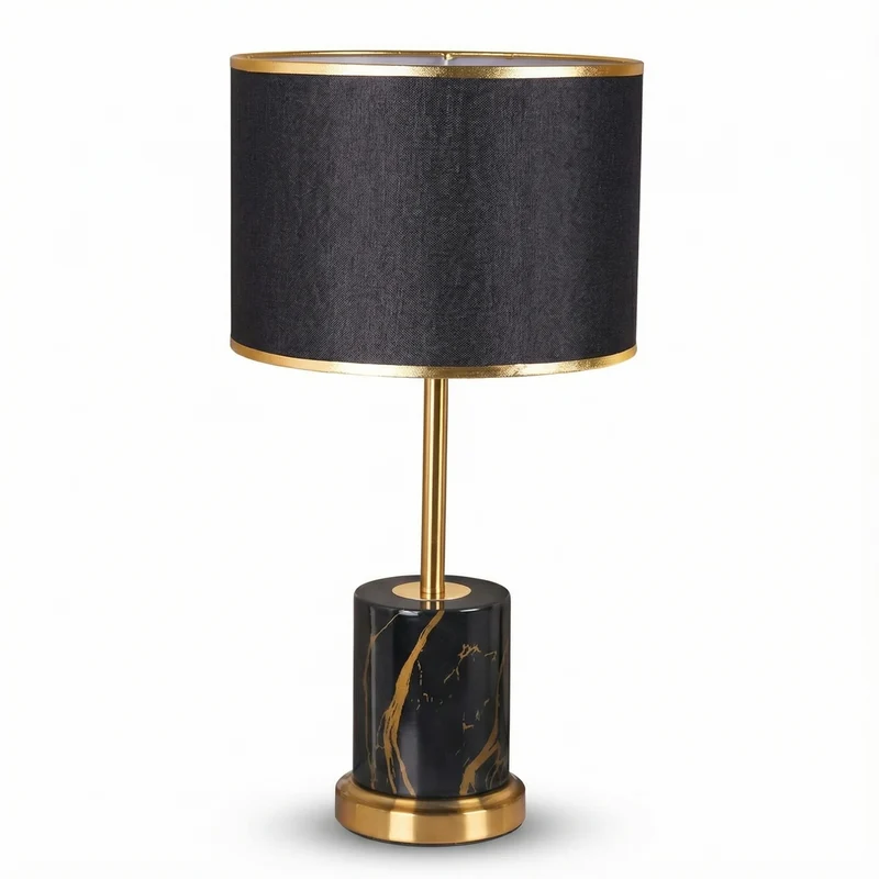 Nachtlampe aus feinem Stoff mit zeitloser goldener Basis – Yliane