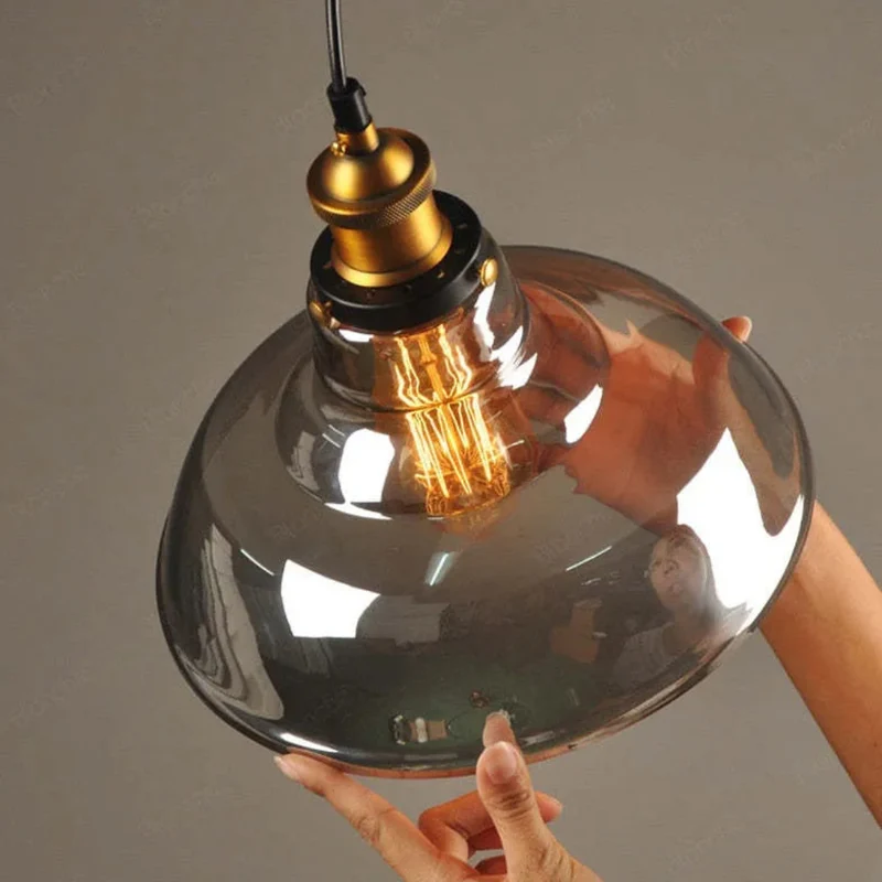 Retro Pendelleuchte aus Glas für den Esstisch