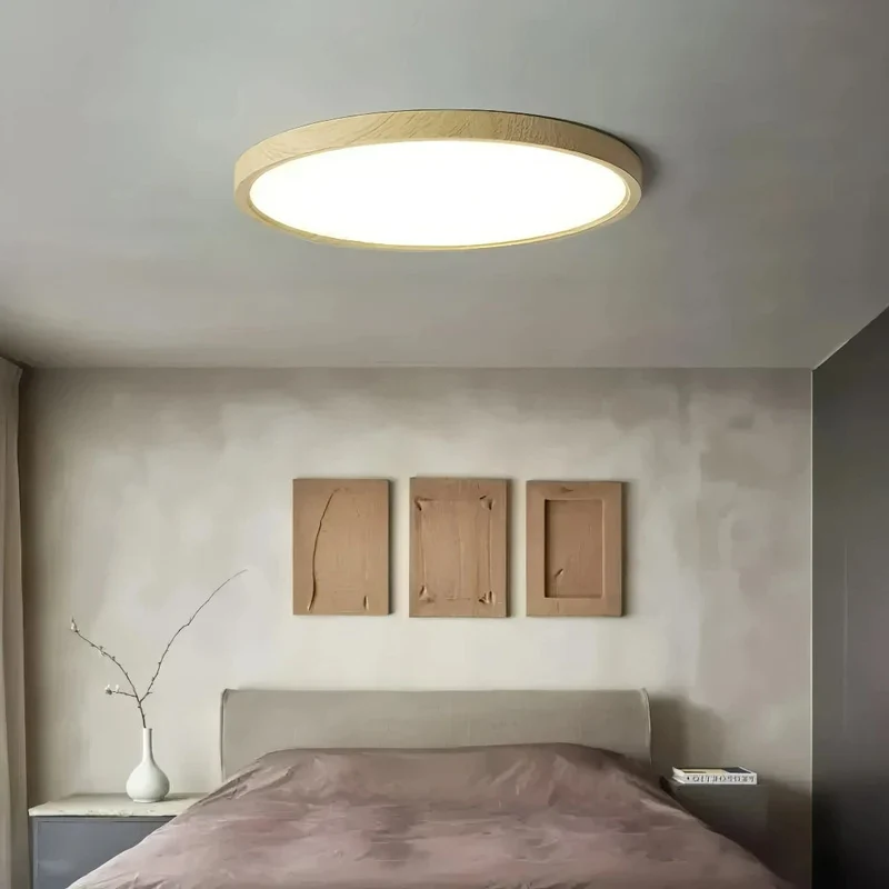Runde LED Deckenlampe aus Holz im skandinavischen Stil, flach und dimmbar – ideal für Schlafzimmer
