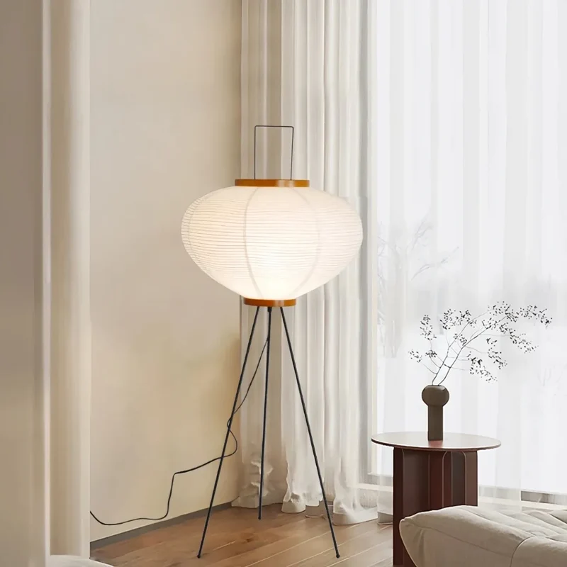 Reispapier-Stehlampe im japanischen Stil mit Dreibein für Wohnzimmer