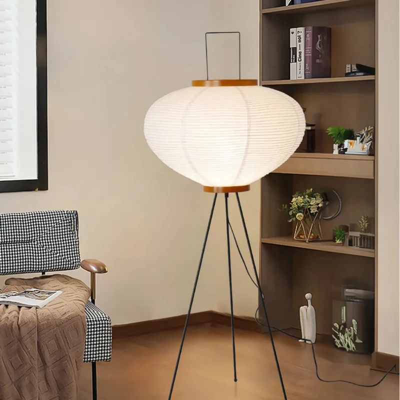 Reispapier-Stehlampe im japanischen Stil mit Dreibein für Wohnzimmer