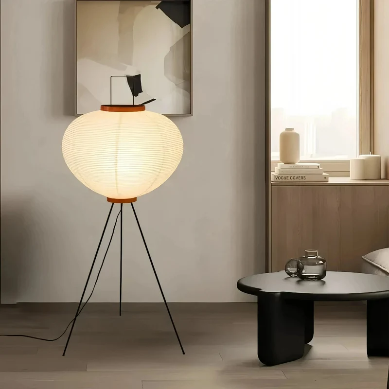 Reispapier-Stehlampe im japanischen Stil mit Dreibein für Wohnzimmer