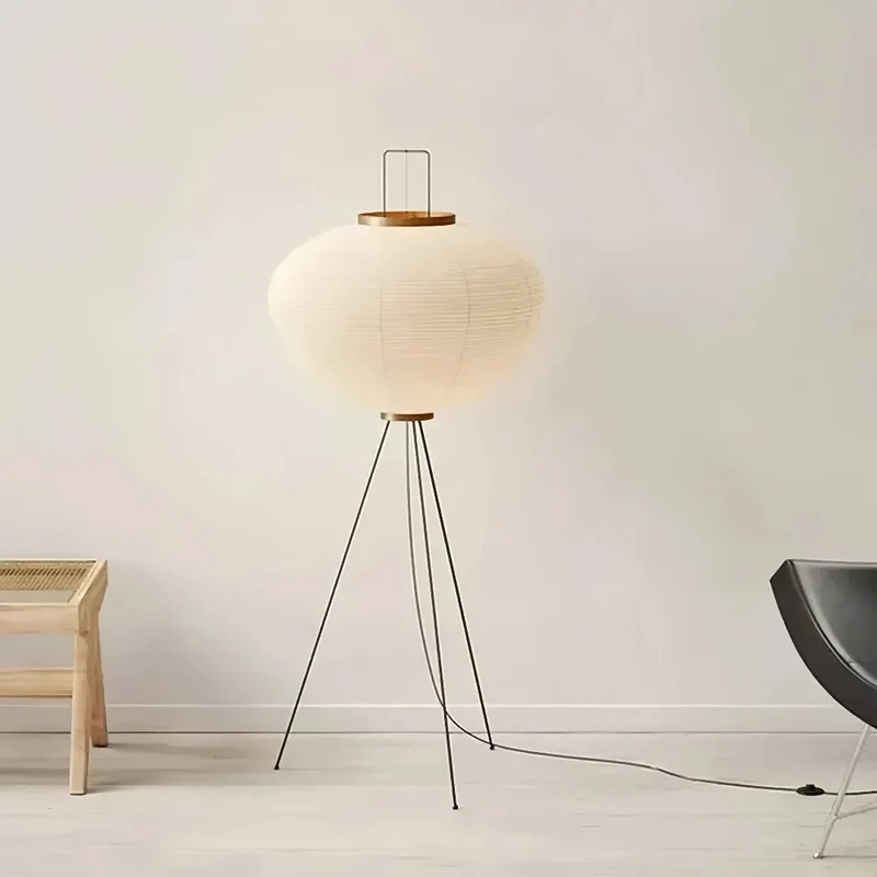 Reispapier-Stehlampe im japanischen Stil mit Dreibein für Wohnzimmer