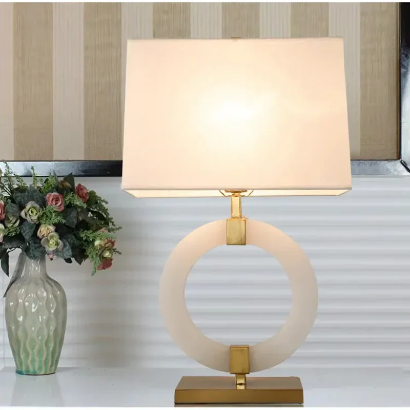 Schlichte und robuste Designlampe für professionelle Räume – Photalis