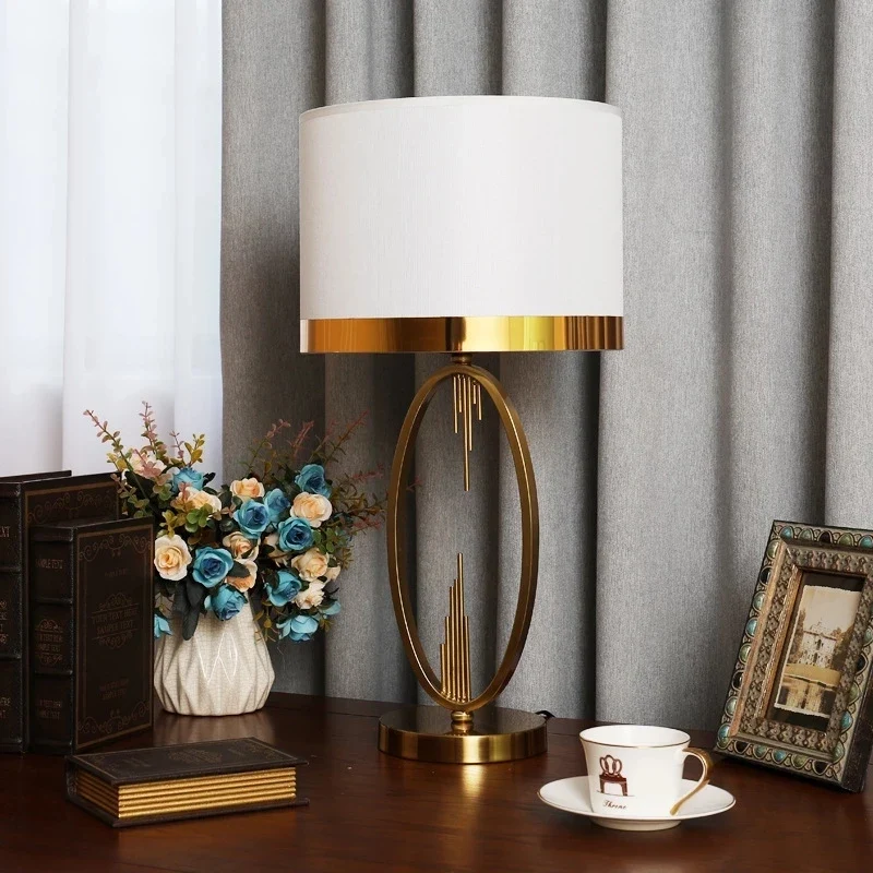 Raffinierte Prestige-Nachttischlampe für gehobene Innenräume – Prestige