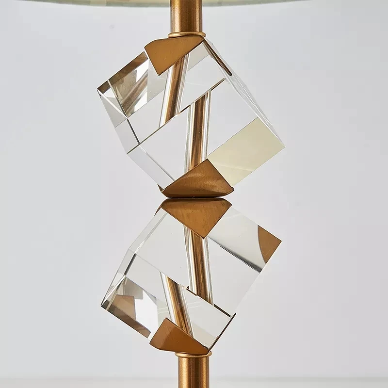 Elegante Tischlampe mit sanfter Atmosphäre – Crystal Palace