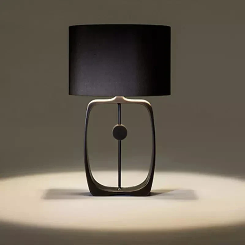 Dekorative Schwarzmetall-Lampe mit schlichtem, modernem Design – Milan Lux