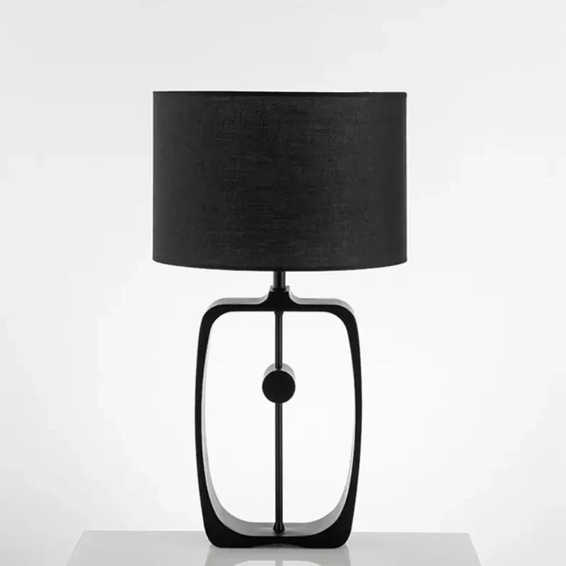 Dekorative Schwarzmetall-Lampe mit schlichtem, modernem Design – Milan Lux