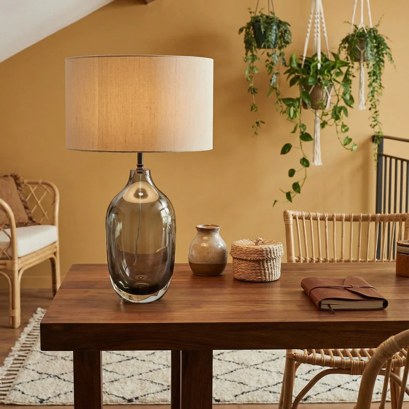 Skulpturale Prestige-Nachttischlampe mit elegantem Ambiente – Parisian Glow