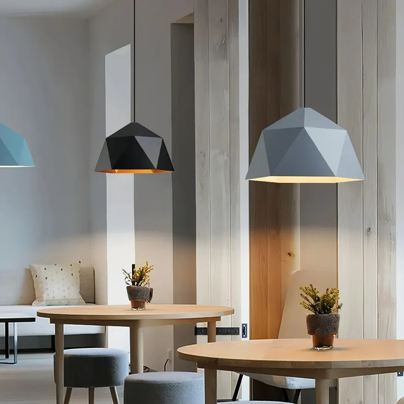 Moderne Pendelleuchte für Esszimmer aus Metall