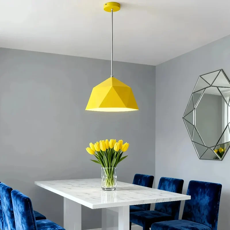 Moderne Pendelleuchte für Esszimmer aus Metall