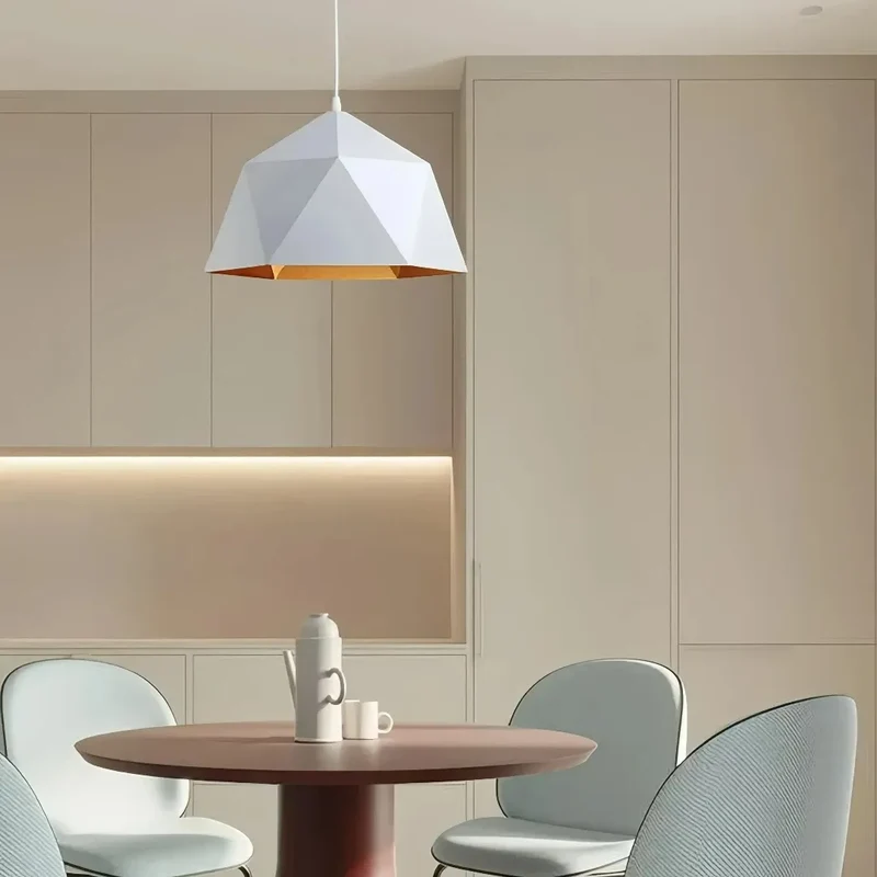 Moderne Pendelleuchte für Esszimmer aus Metall