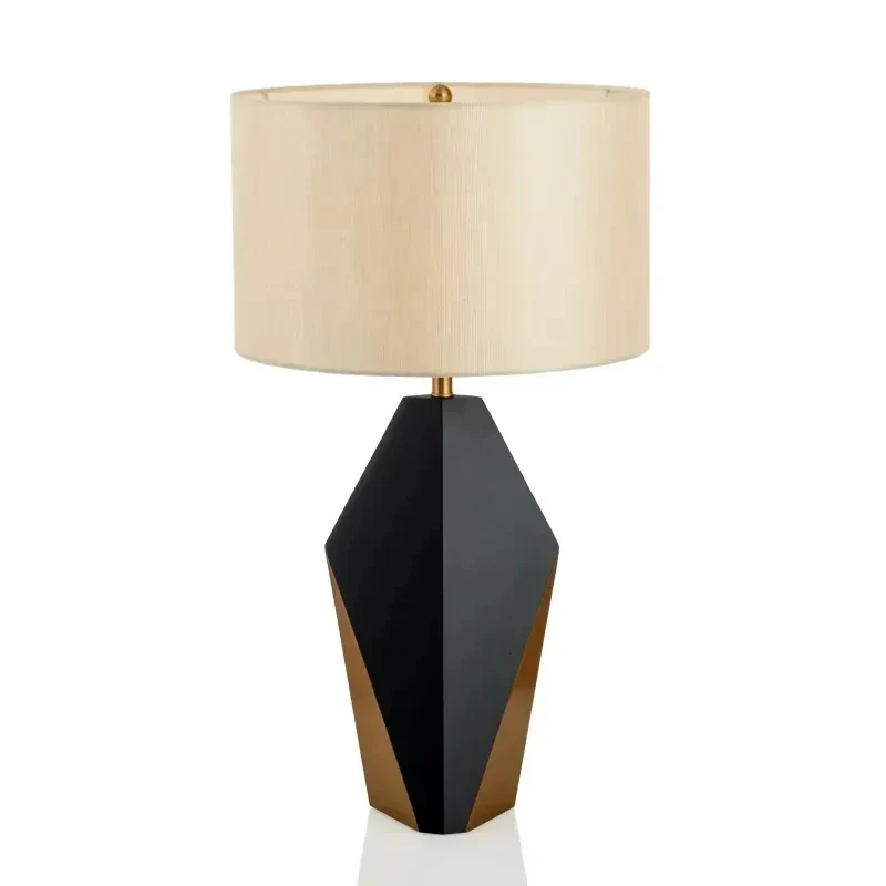 Tragbare Dekorative Lampe mit Prismatischem Sockel und Einstellbarem Licht – Flaresca
