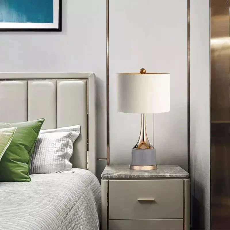 Schlichte, elegante und vielseitige Nachttischlampe – Vénusia