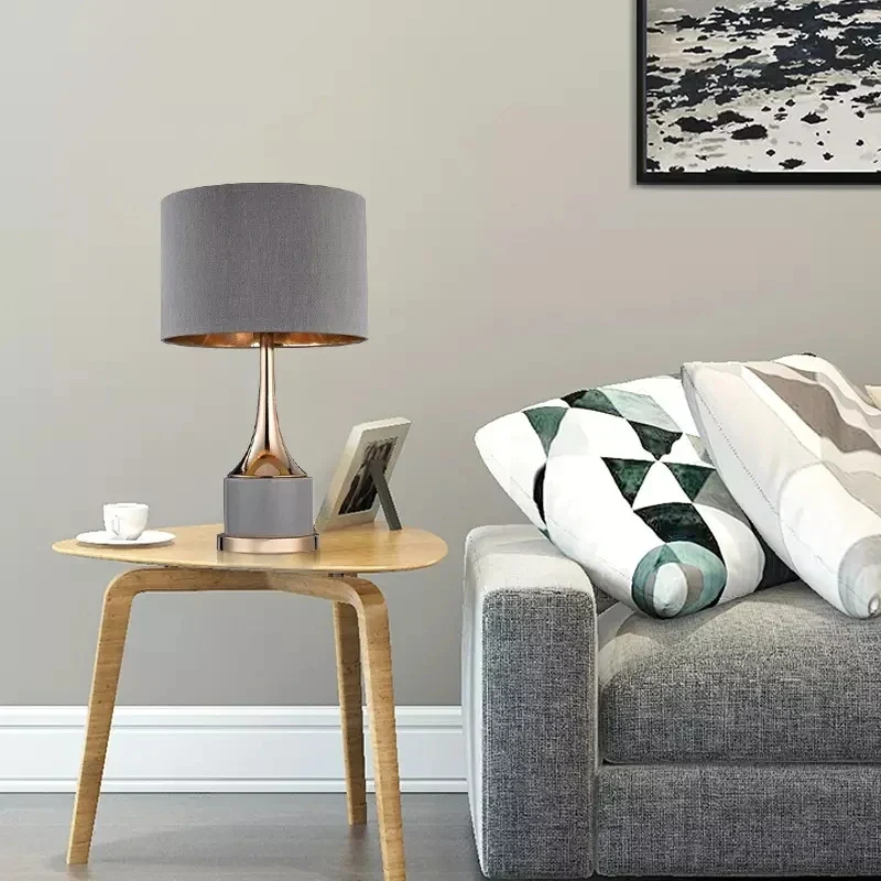 Schlichte, elegante und vielseitige Nachttischlampe – Vénusia