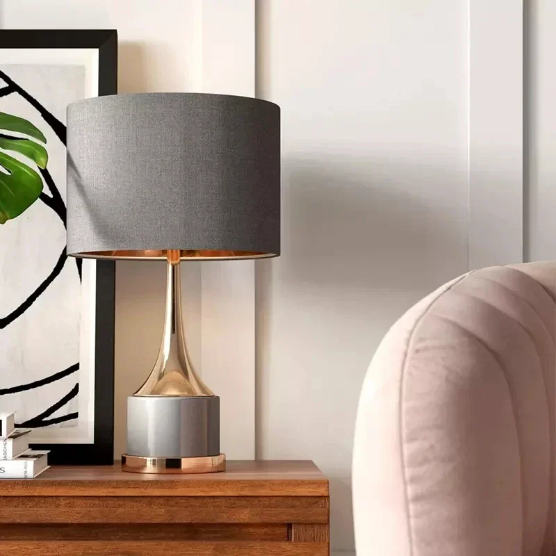 Schlichte, elegante und vielseitige Nachttischlampe – Vénusia