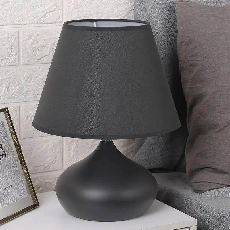 Lampe im urbanen und authentischen Stil, warme Atmosphäre – Radianty