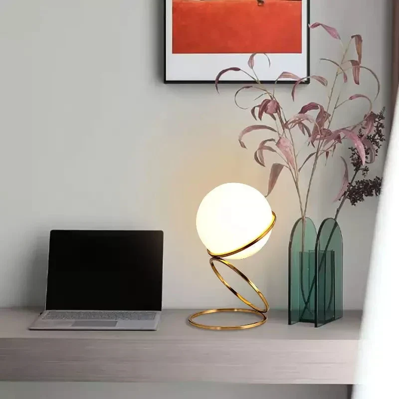 Künstlerische Tischlampe in Kugelform – Sphéria
