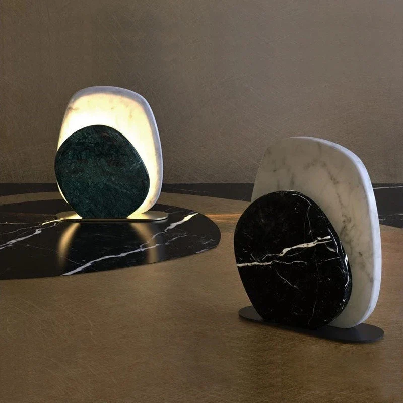 Minimalistische Nachttischlampe für den täglichen Gebrauch – Ombre et Clarté