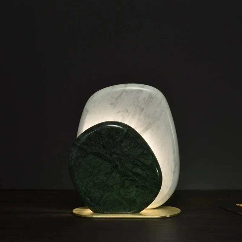Minimalistische Nachttischlampe für den täglichen Gebrauch – Ombre et Clarté