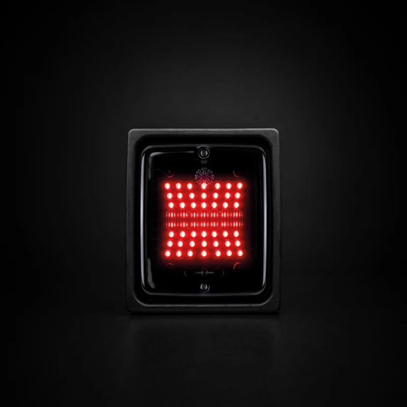 Strands Dark Knight Square IZE LED-Rücklichter mit dunkler Linse