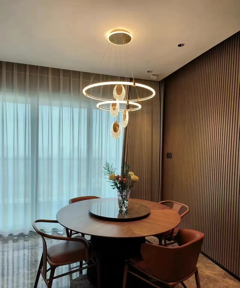 Moderner Kronleuchter im Ring-Design – Arcéa