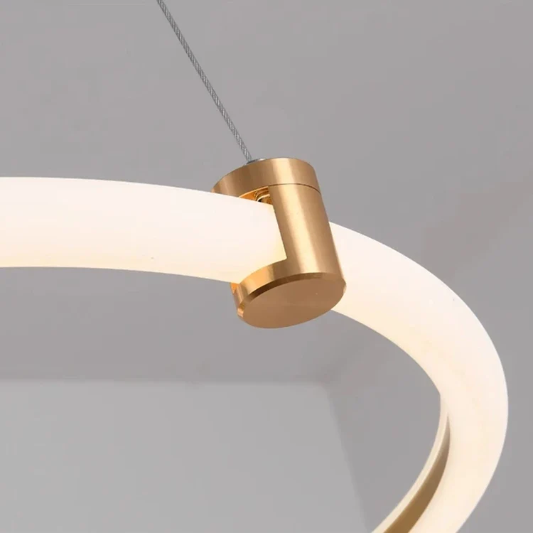 Moderner Kronleuchter im Ring-Design – Arcéa