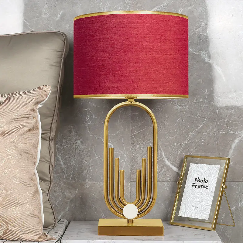 Elegante Lampe mit sanftem, strahlendem Design – Raynova
