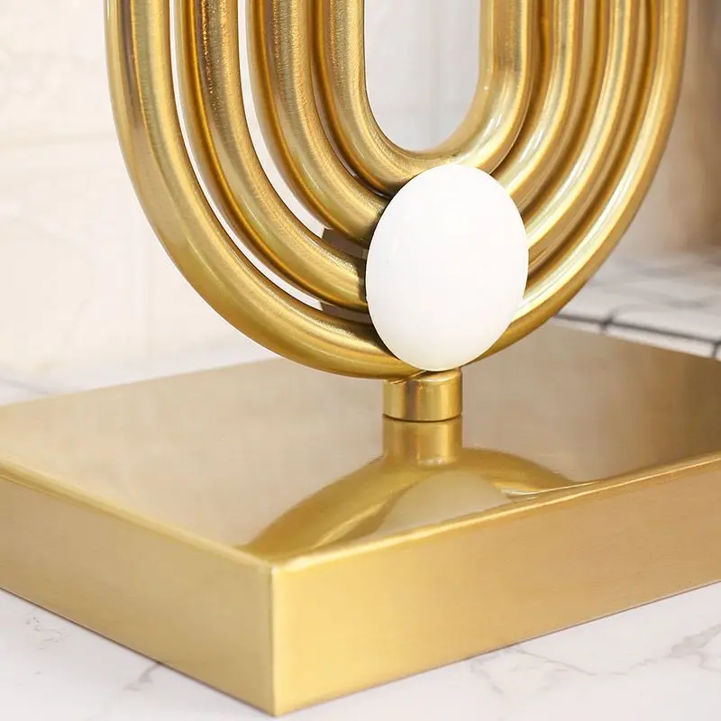 Elegante Lampe mit sanftem, strahlendem Design – Raynova