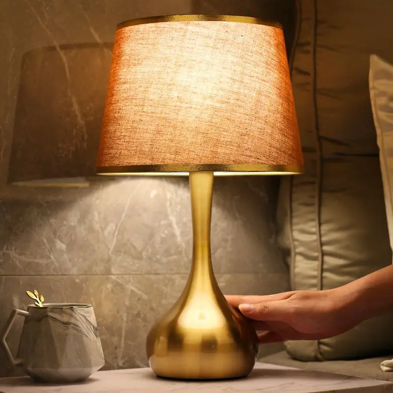 Elegante Tischlampe Gemütliche Atmosphäre – Luminis