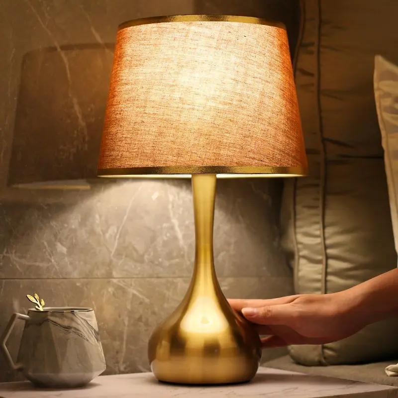 Elegante Tischlampe Gemütliche Atmosphäre – Luminis
