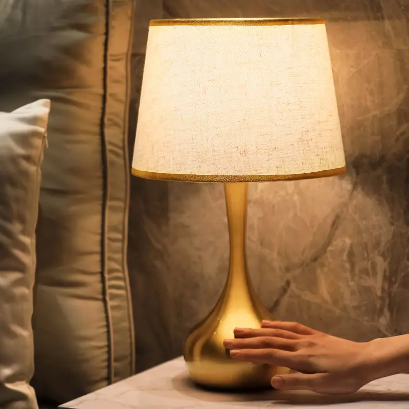 Elegante Tischlampe Gemütliche Atmosphäre – Luminis