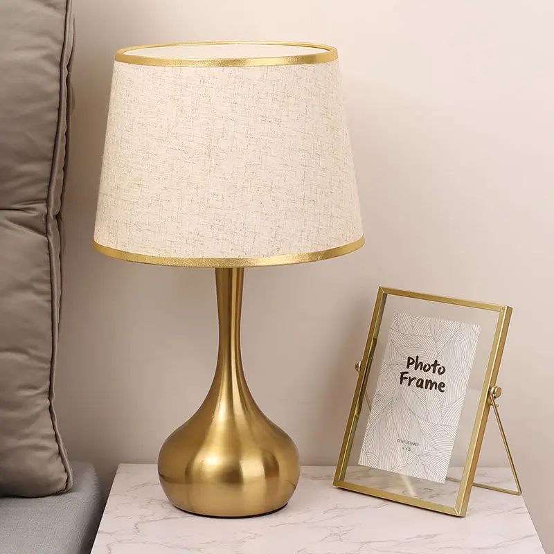 Elegante Tischlampe Gemütliche Atmosphäre – Luminis